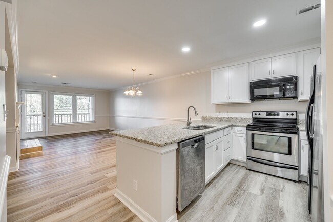 Foto del edificio - Charming 2 bed 2 bath condo with great wat...