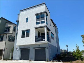 Building Photo - 115 Fable
