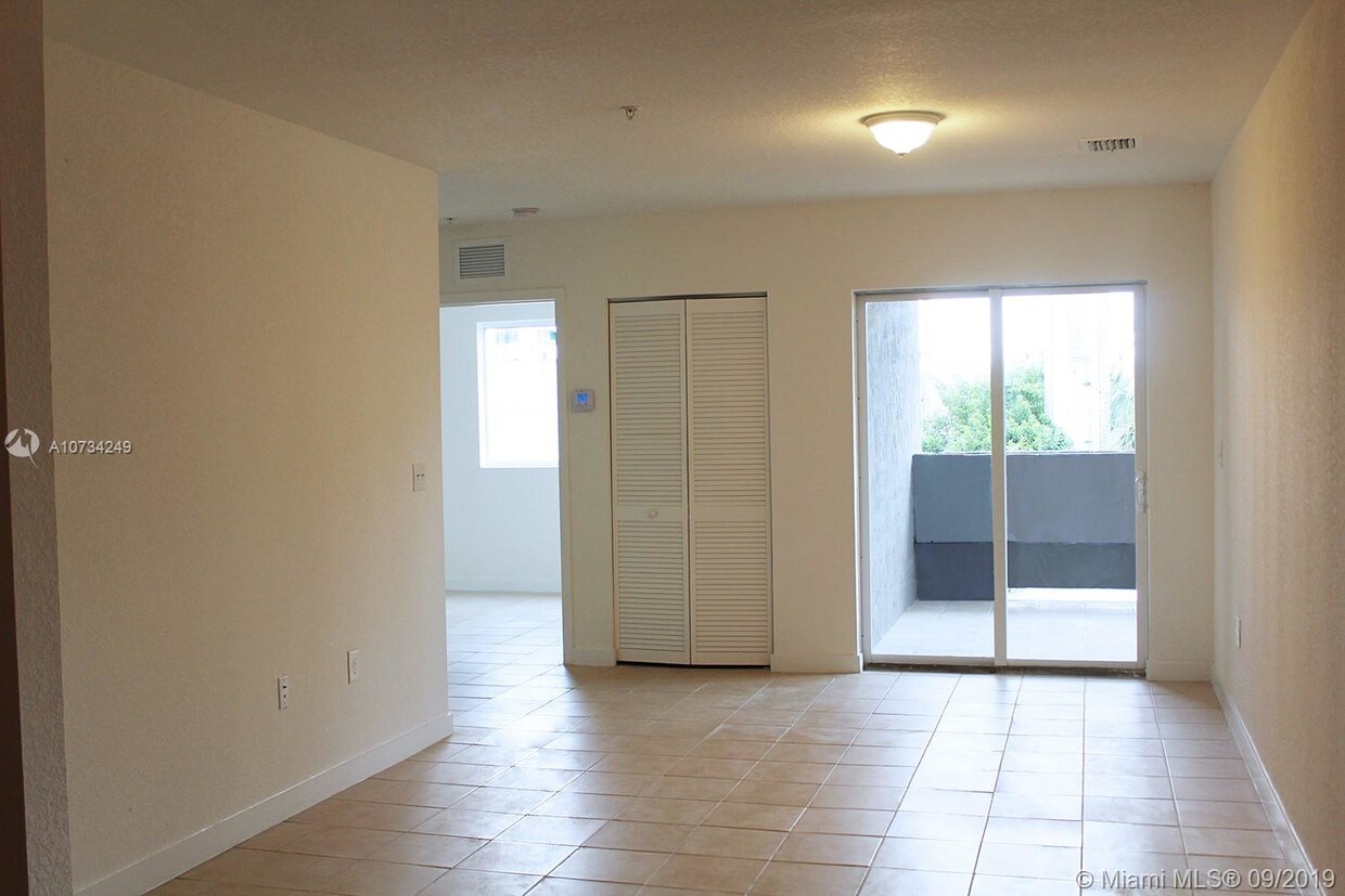 Foto principal - 1005 NW 21st Ct