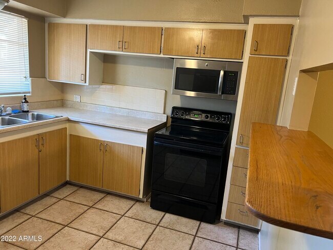 Foto del edificio - 6221 N 10th Pl