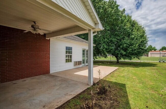 Foto del edificio - 1470 Forest St