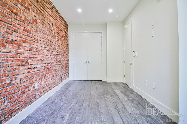 Foto del edificio - 2517 Bedford Avenue #2BR