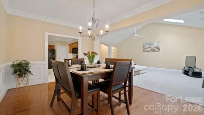 Foto del edificio - 2804 Wingfield Pl