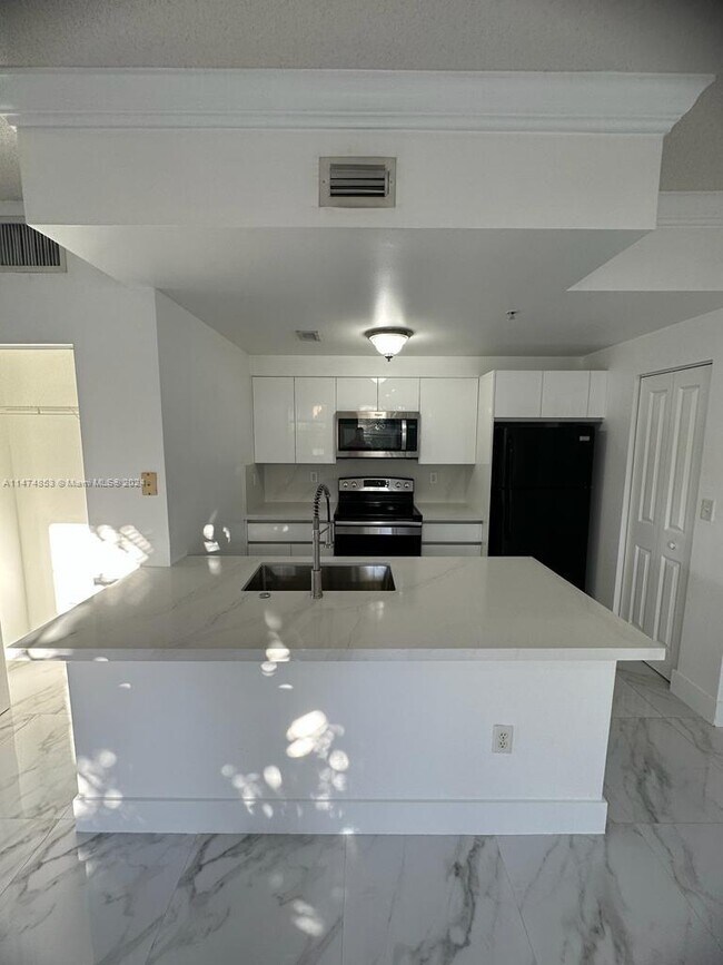 Foto del edificio - 5820 W Sample Rd