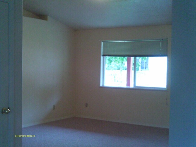 Building Photo - 3 bed/2bath Duplex for Rent