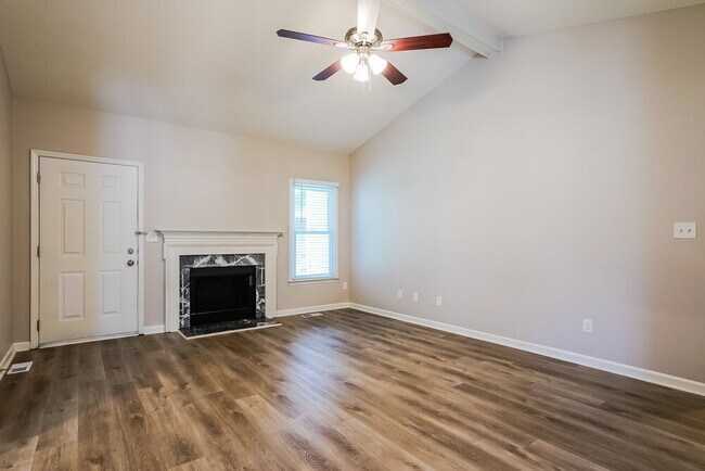 Foto del edificio - 303 Southampton Dr