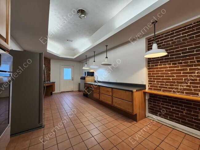 Building Photo - 1112 Delaware Ave SE