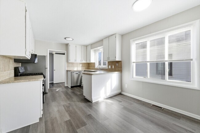 Building Photo - 24236 Shakespeare Ave