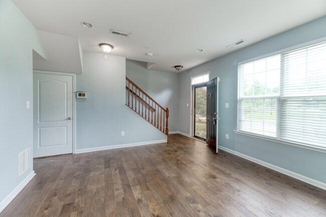 Building Photo - 6119 Hanlon St