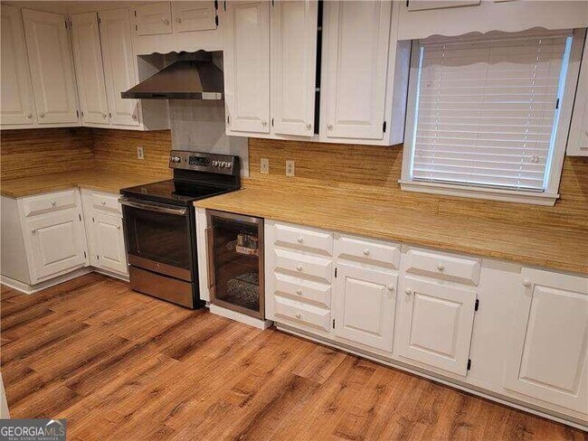 Building Photo - 1240 Red Fox Trail