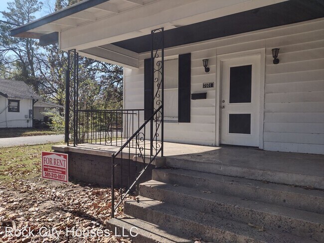 Building Photo - 2 br, 1 bath House - 2001 Moss Street