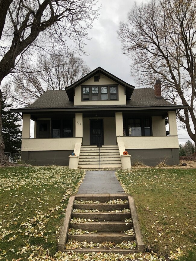 Building Photo - 551 7th St W