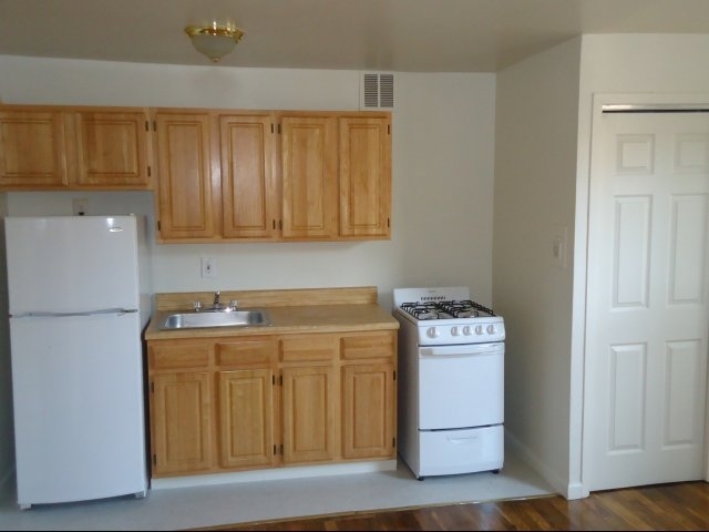 Kitchen - 626 E 141st St