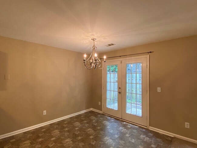 Foto del edificio - Nashboro Village End Unit Townhome with 2 Separate Owner Suites!