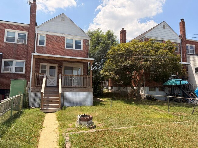 Foto del edificio - 2717 Creston Rd