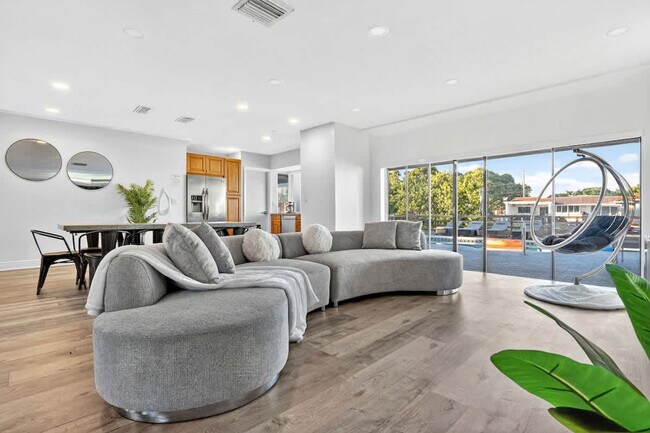 Foto del edificio - 2365 NE 195th St