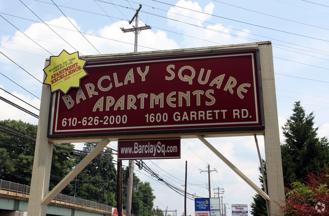 Building Photo - Barclay Square Apartments