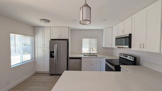 Foto del edificio - Charming 2-bedroom, 1-bath home in Imperial Beach just two blocks from the beach