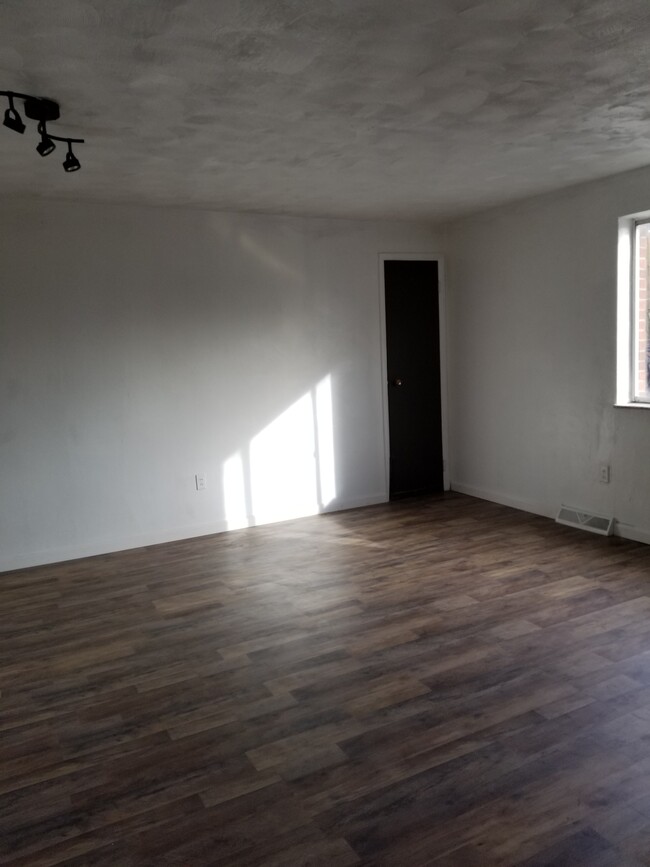 Building Photo - 428 Avery St