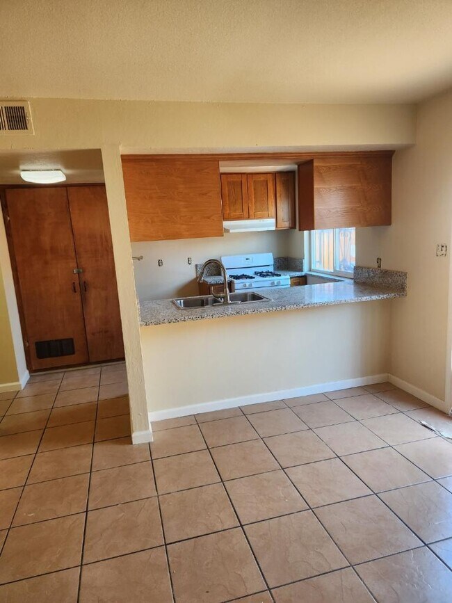 Building Photo - 4223 Weymouth Ln