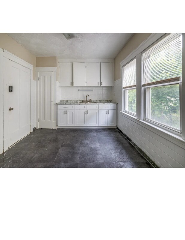 Foto del edificio - 12401 Parkhill Ave