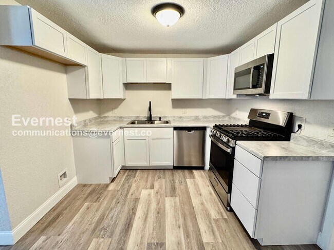 Foto del edificio - 813 J St NW