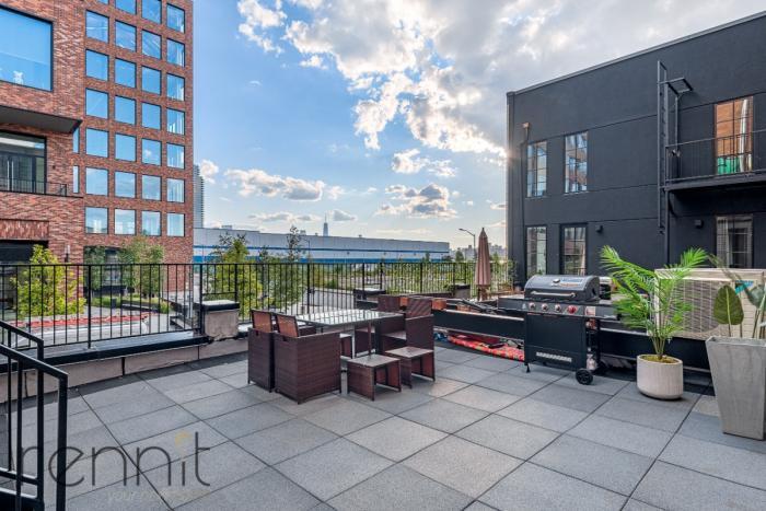 Foto principal - 3 bedroom in BROOKLYN NY 11249