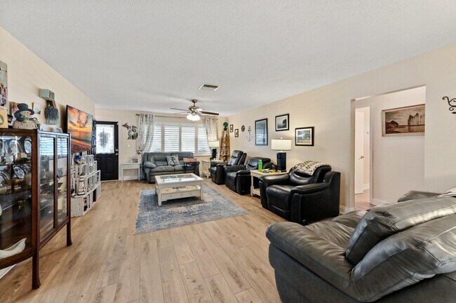 Foto del edificio - 1708 SW 18th St