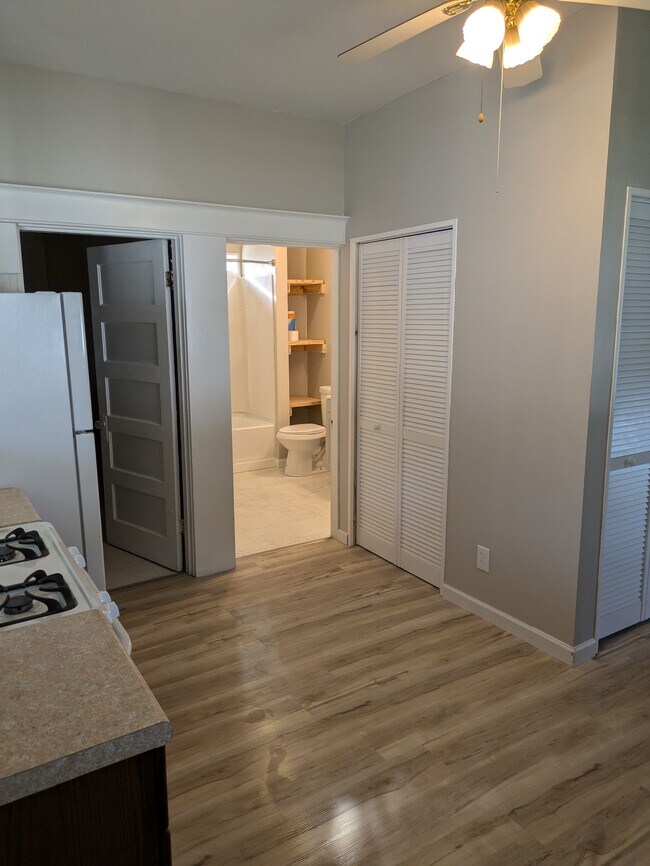 Foto del edificio - 1403 Beechwood Ave