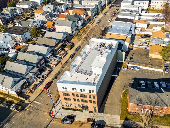 Foto del edificio - 115-117 W 2nd St