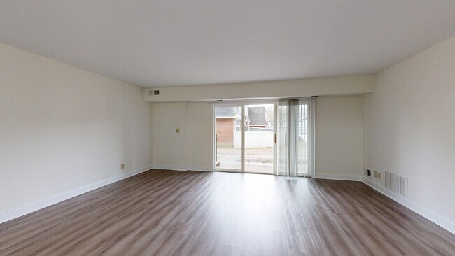 Interior Photo - The Commons at Windsor Gardens