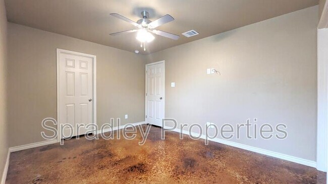Building Photo - 1004A Kerr Ct