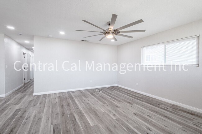 Building Photo - 4 Bedroom/2 Bath Home - $2295 per month!