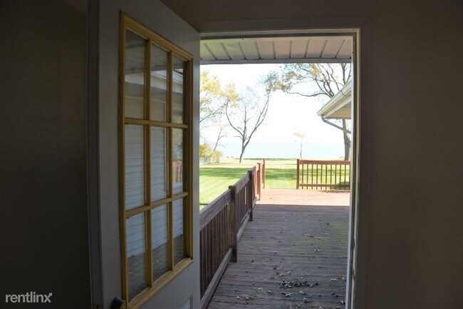 Foto del edificio - 3 br, 2 bath House - 9411 Lakeshore Dr.