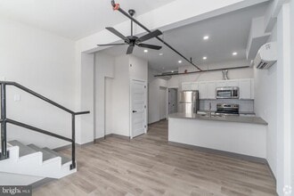 Building Photo - 224 Hall St