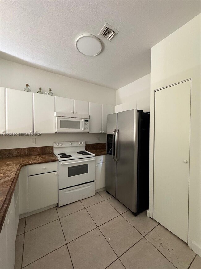 Foto del edificio - 1652 SE 28th St