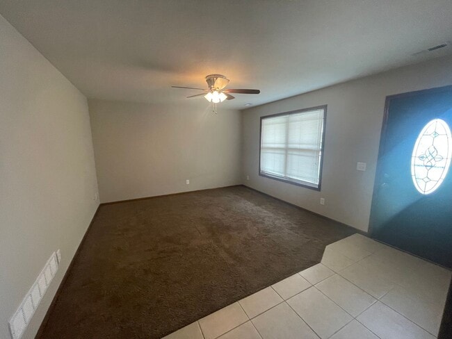 Building Photo - 305 N Dogwood