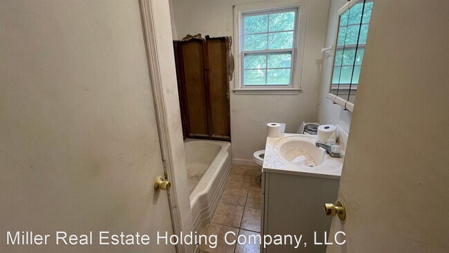 Foto del edificio - 3 br, 1 bath House - 1404 East 58th Street