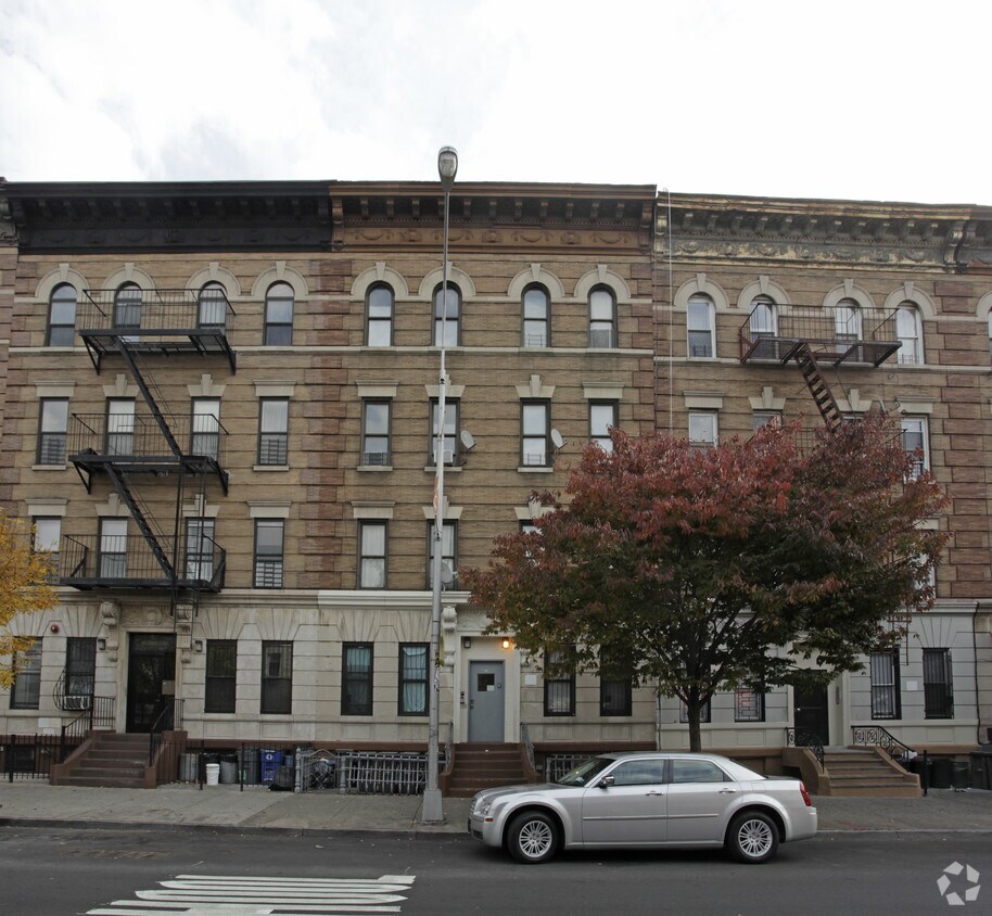 Foto del edificio - 319 Malcolm X Blvd