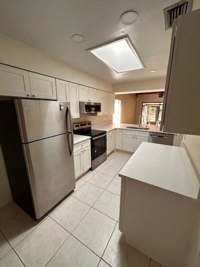 Foto del edificio - Newly renovated 3/2 Home in the Wedgewood ...