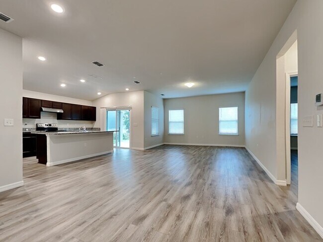 Foto del edificio - Just Reduced!!