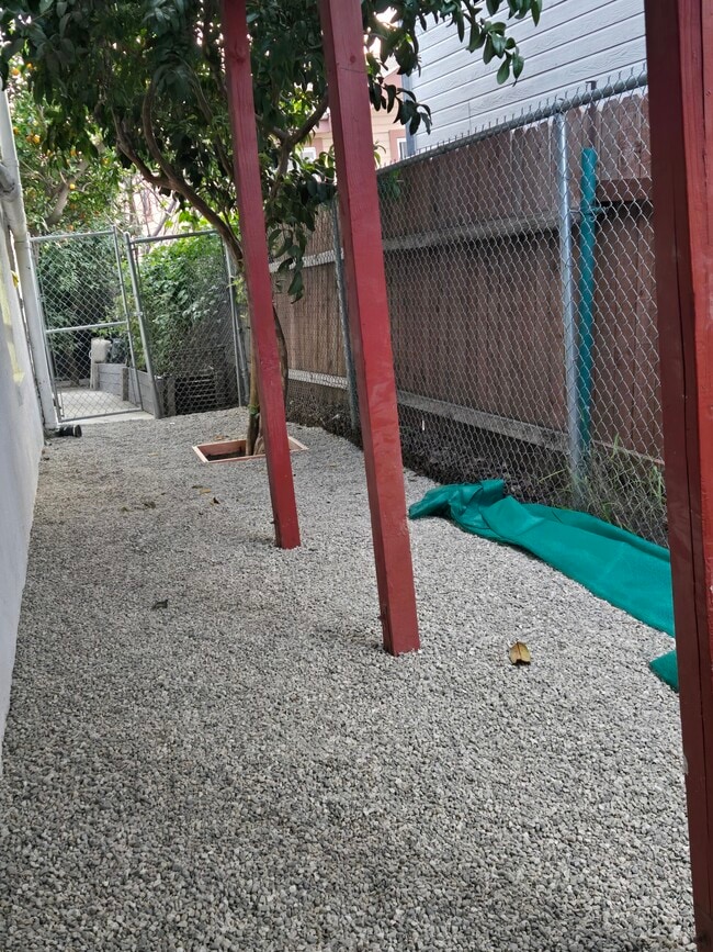 private outside area - 1466 Ridge Way