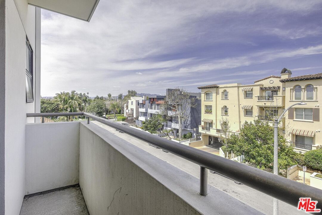 Foto principal - 5030 Rosewood Ave