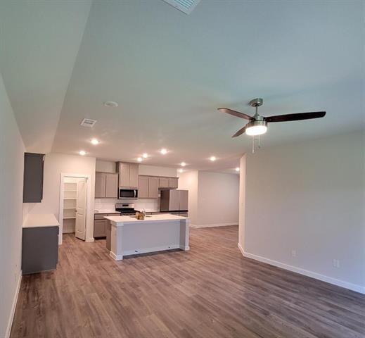 Building Photo - 720 Fossil Grv Dr