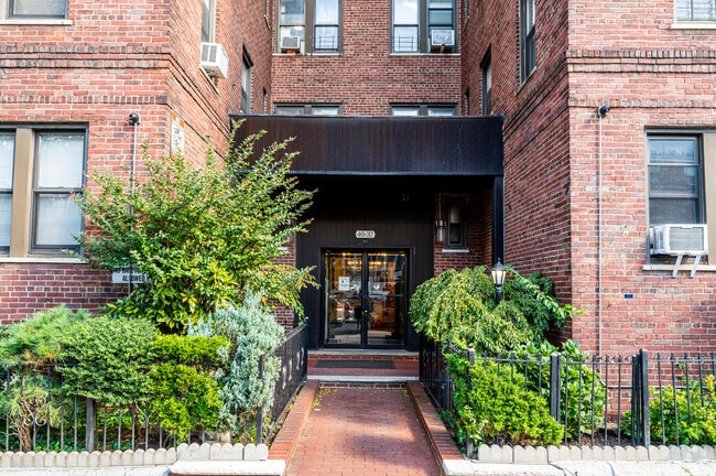 Building Photo - 40-37 77th St