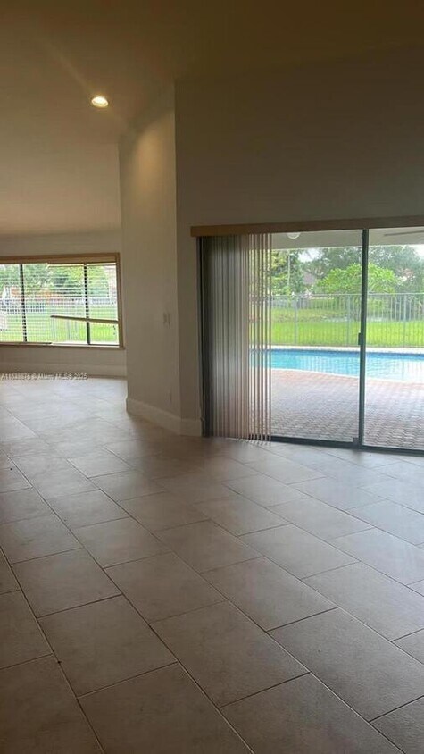 Foto principal - 10032 NW 13th Ct