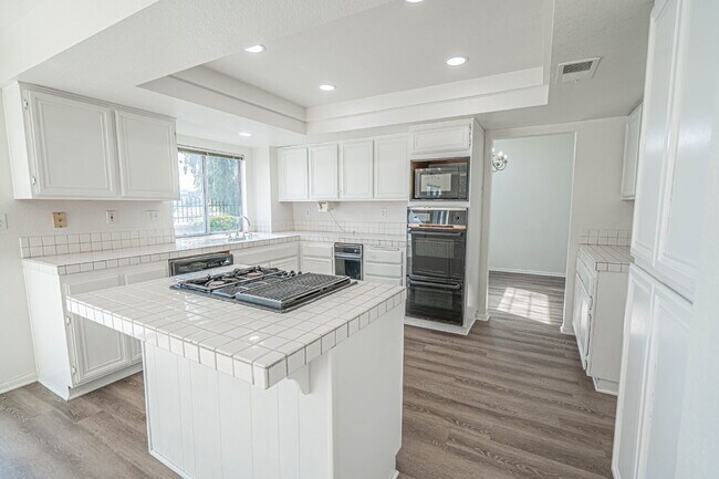 Foto del edificio - Charming Castaic Home Available 4/7/26