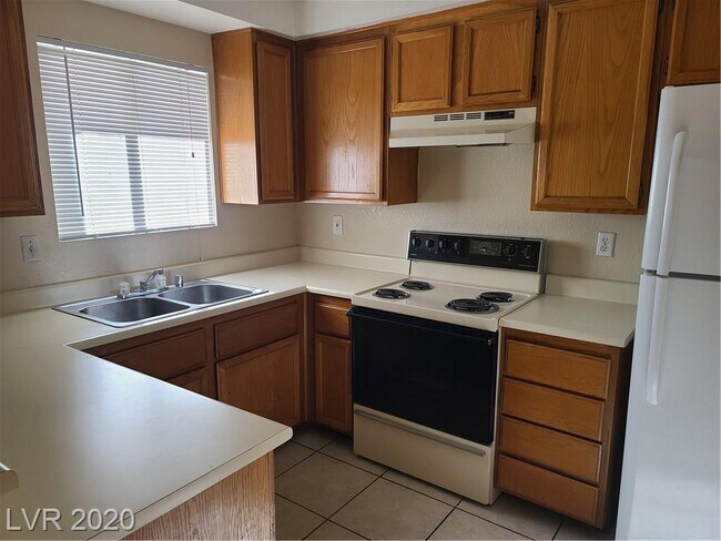 Building Photo - 6881 Tamarus St