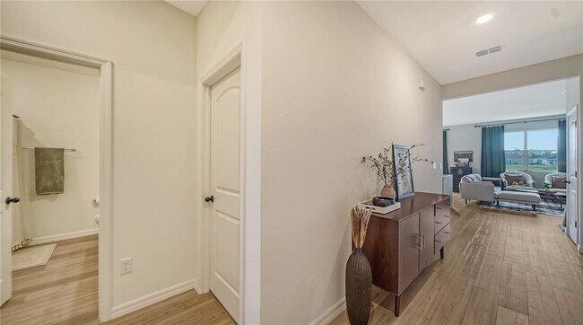 Foto del edificio - 3454 74th Ave Cir E