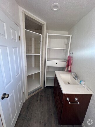 Building Photo - 825 S Ostler Way